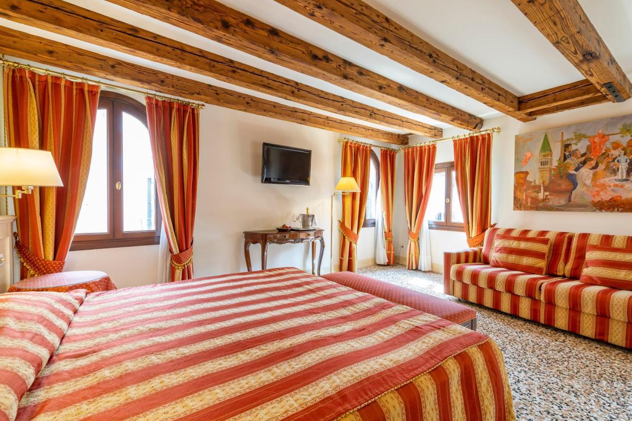 Deluxe Double or Twin Room with Canal View
